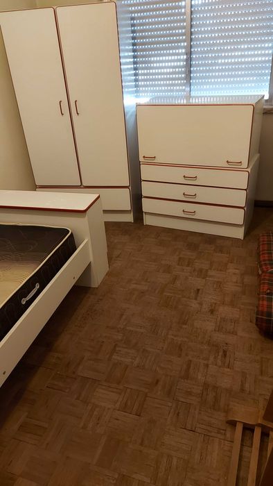 Quarto de criança usado em bom estado