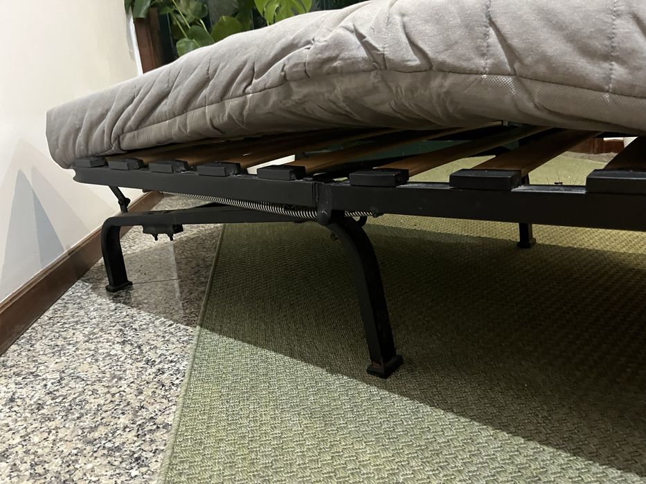 Sofá cama com protetor