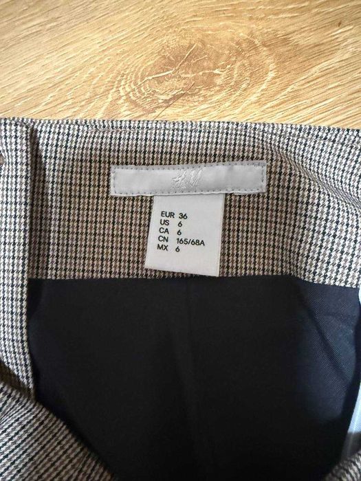 Жіноча спідниця-олівець з розрізом позаду, розмір S