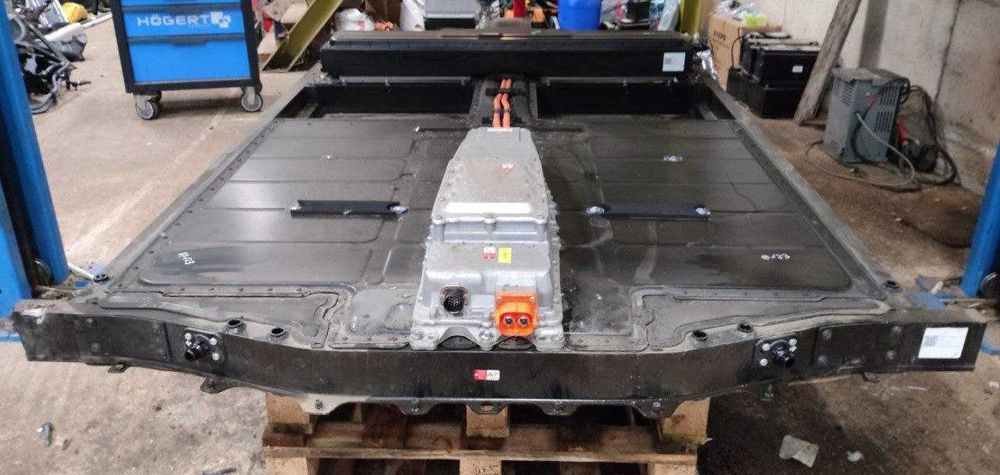 Porsche Taycan Turbo S 2021 – akumulator 93 kWh, 129 Ah (5 000 mil)