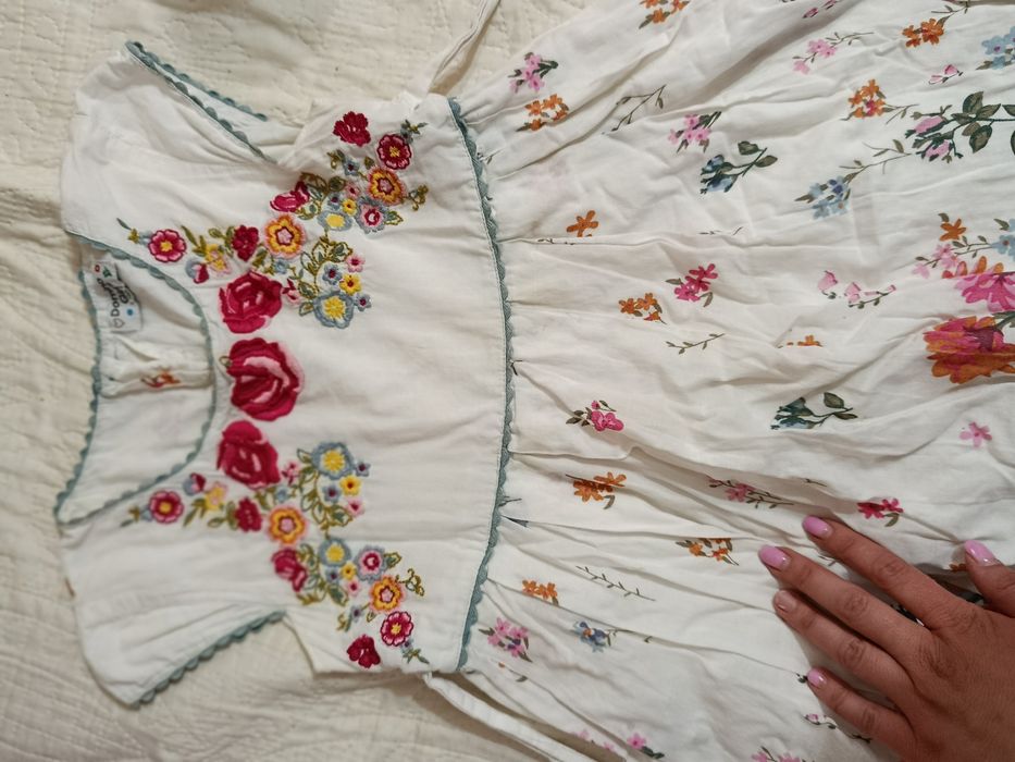 Плаття на дівчинку з комбінованою вишивкою