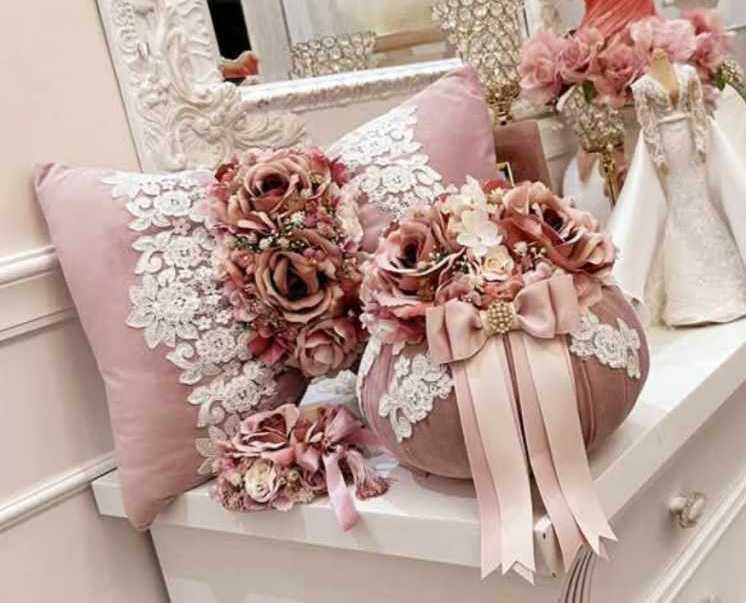 Luksusowa Poduszka Dekoracyjna Premium z Kwiatową Kompozycją