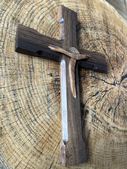 Krzyż rękodzieło z czarnego dębu