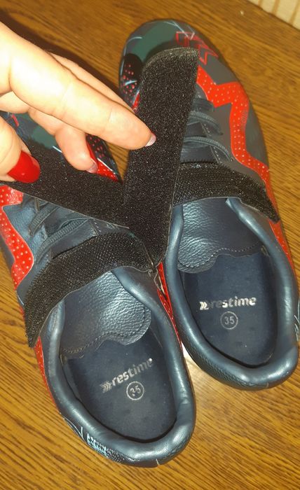 Бутси в чудовому стані 35 р