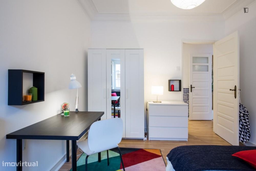 Quarto - localizado em Oeiras Lisbon