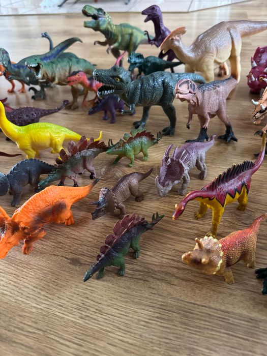 Duży zestaw figurek dinozaurów ponad 40 sztuk