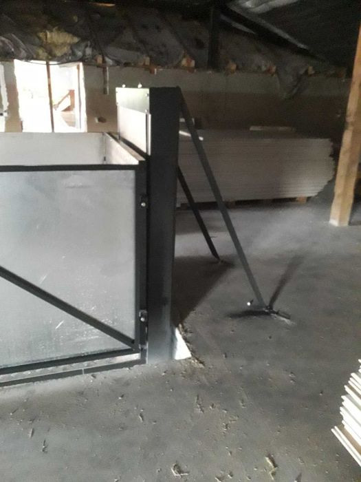 Вантажна вертикальна підіймальна платформа-ліфт