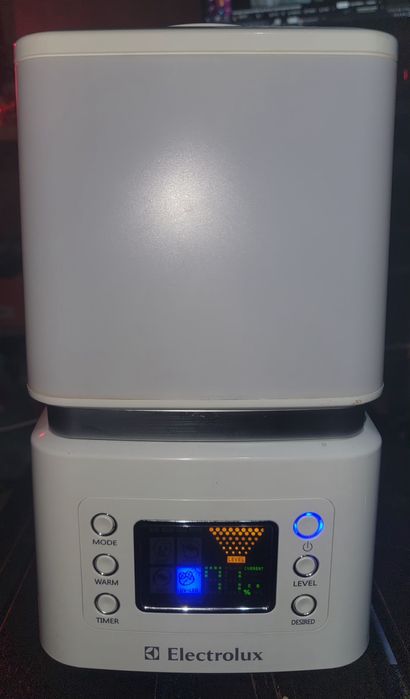 Увлажнитель воздуха Electrolux EHU-3515D под ремонт, на запчасти