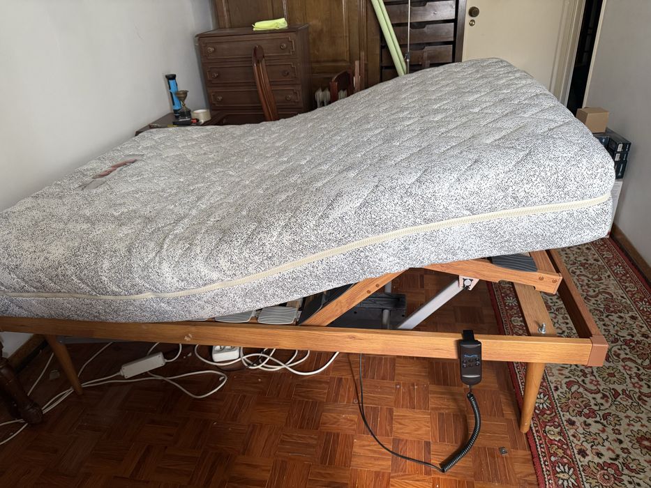 Cama articulada elétrica em muito bom estado