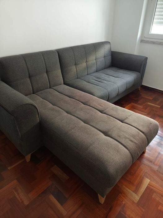 Sofá (cama) cinzento com chaise longue e arrumação – 100 euros (usado)