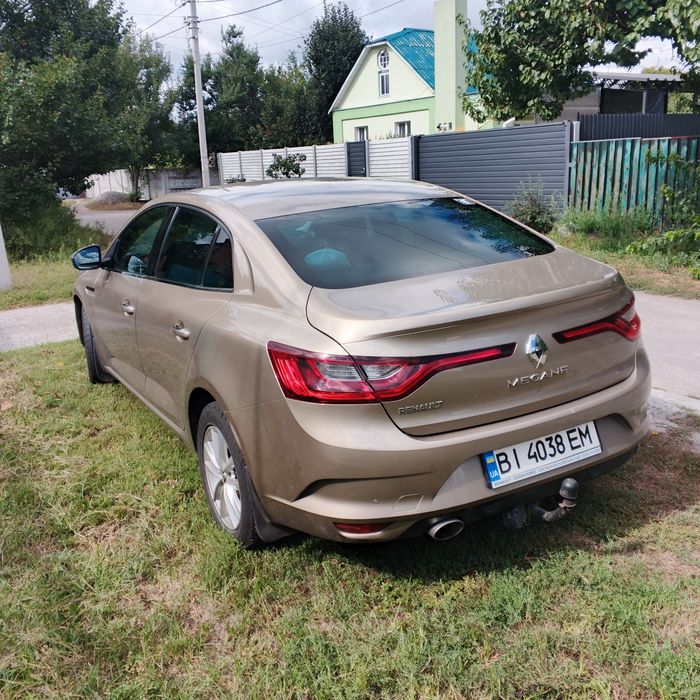 продам легковую машину
