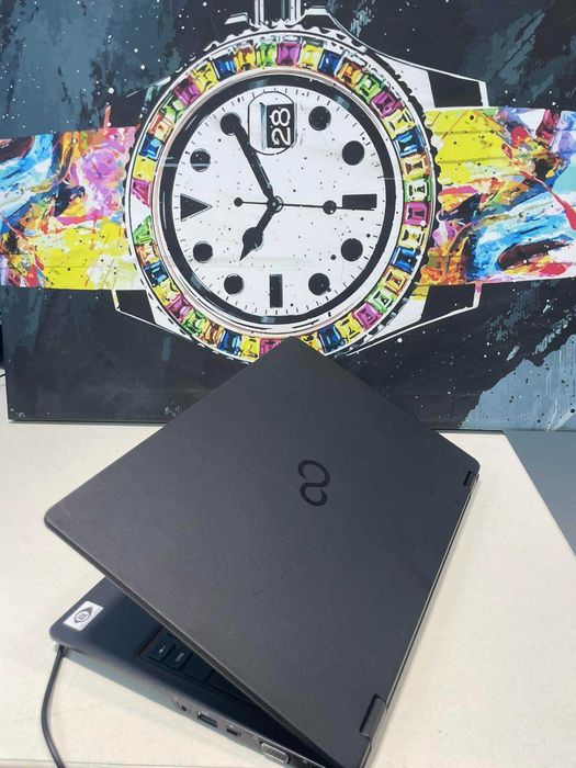 Fujitsu LifeBook U7311 — 13.3" для навчання, роботи є кількість
