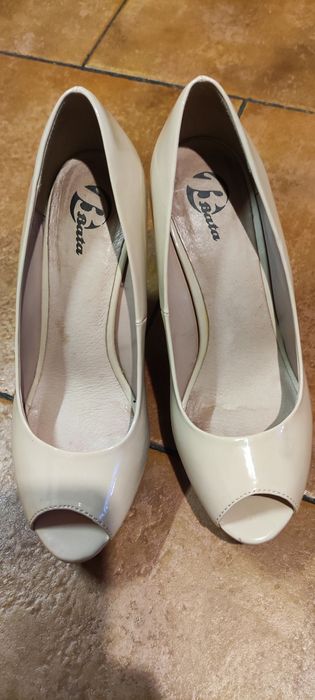 Buty skórzane lakierowane bata