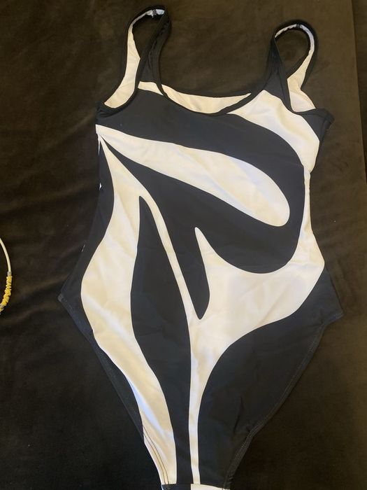 Купальник суцільний новий