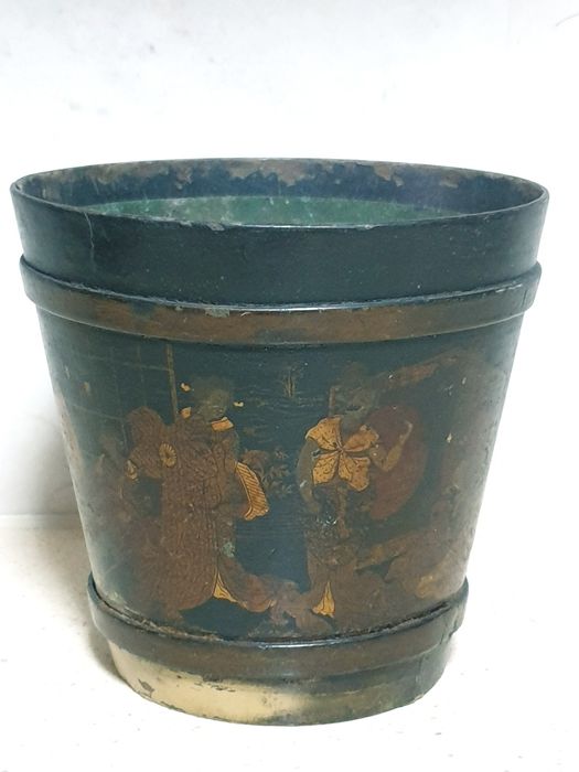 Antigo vaso asiático em charão pintado do Sec. XIX