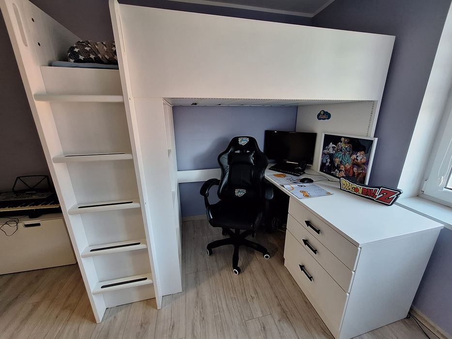 Łóżko na antresoli z biurkiem  IKEA Smastad