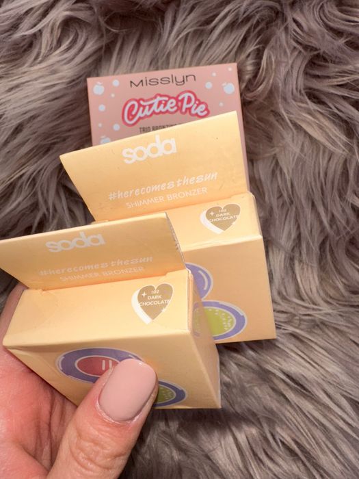 Paletka Misslyn paletka róż bronzer do konturowania 3w1 + 2x bronzer Soda
