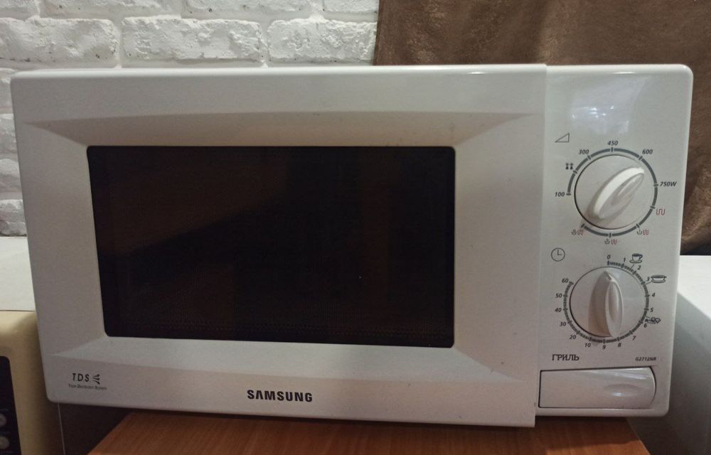 Мікрохвильова піч SAMSUNG G2712NR