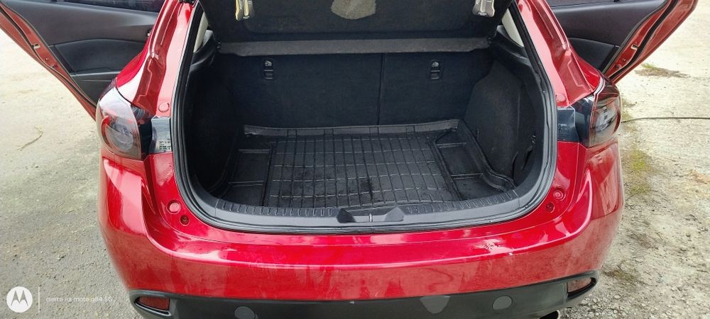 Mazda 3 2014 года 2.0 очень хорошее состояние.