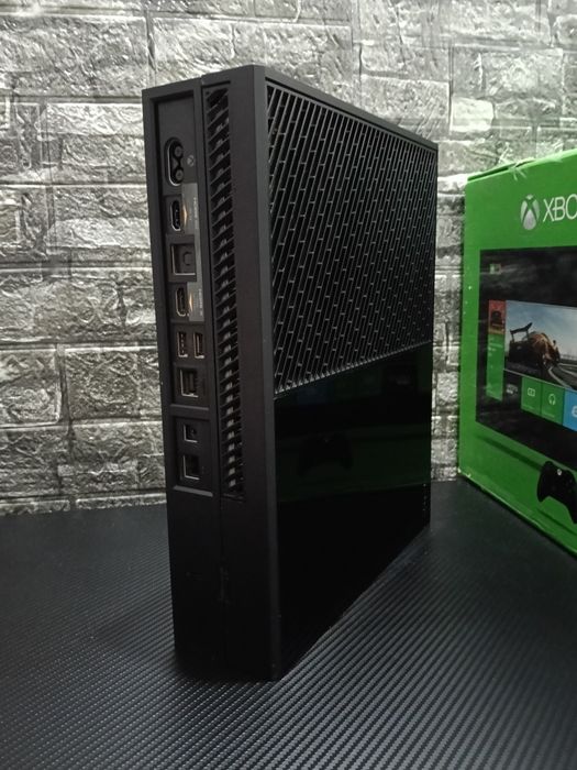 Xbox One + Caixa e comando original