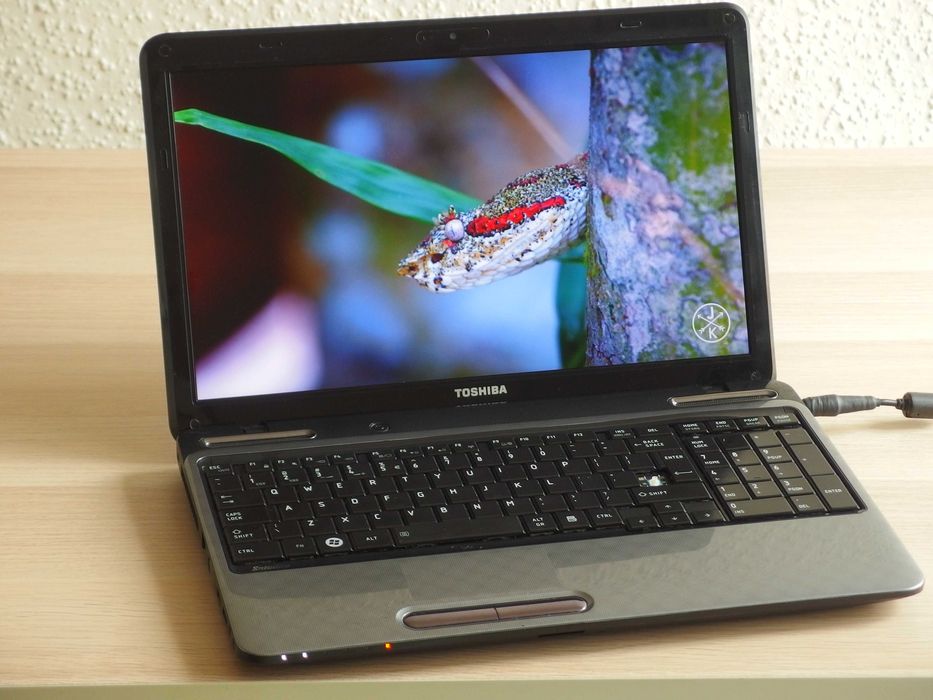 15,6" TOSHIBA L755 intel i5 2,5GHz 8GB RAM 120GB SSD GT-520M ноутбук