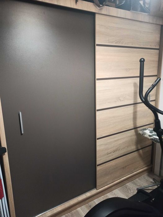 Szafa dwudrzwiowa przesuwne drzwi