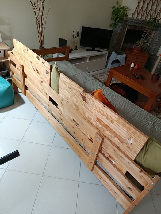 Sofá-cama (colchão incluído)