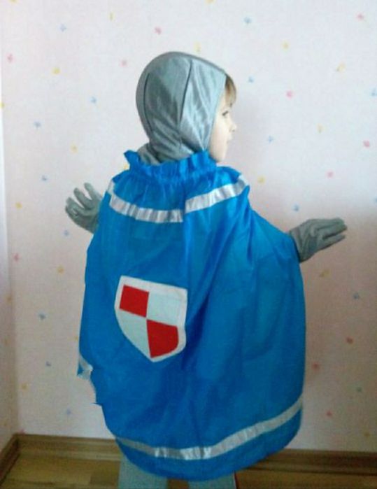 Плащ-накидка для рыцаря и красная накидка в садик