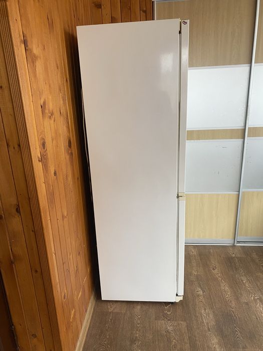Холодильник SNAIGE в хорошому стані!