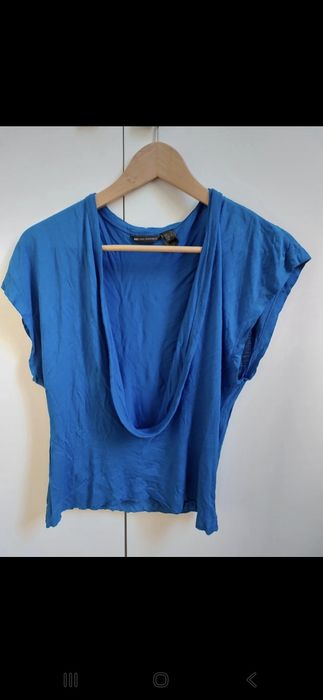 Blusa azul eletrica