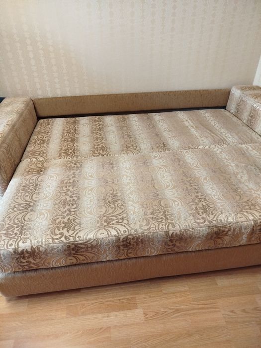 Продам диван б/в в  хорошому стані