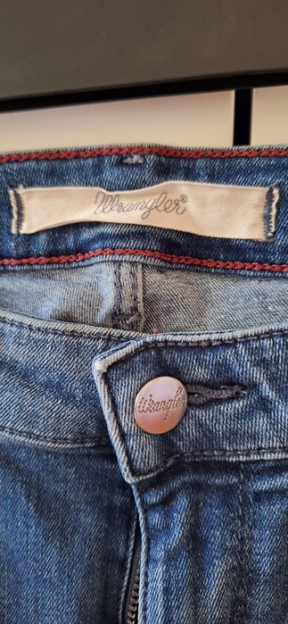 Jeansy Wrangler.