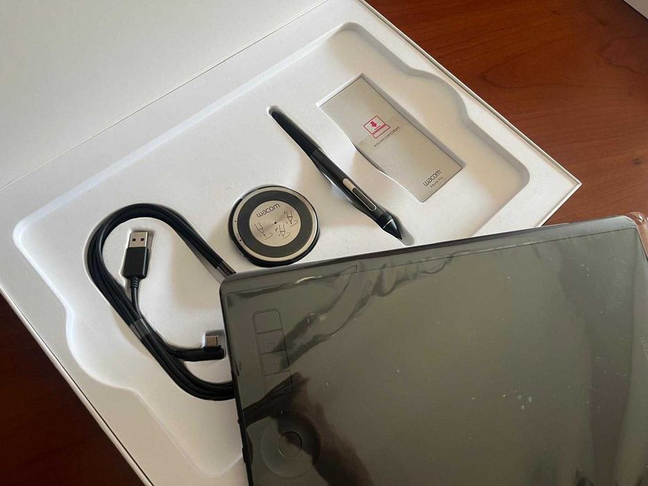 2x Wacom Intuos Pro M (PTH-660) – Novas / Seladas