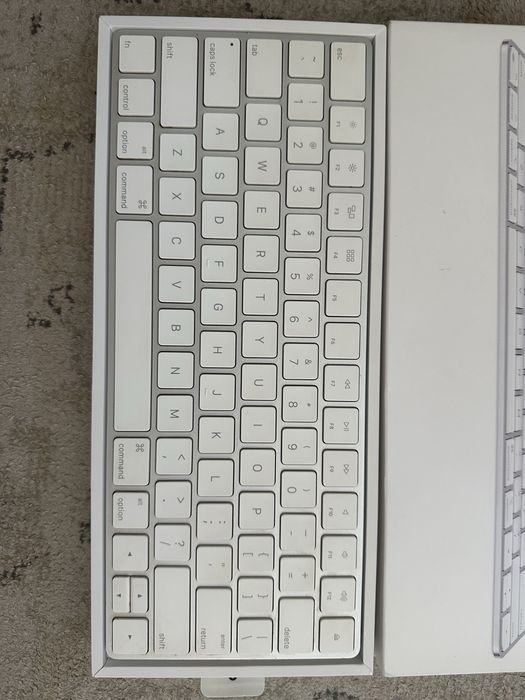Teclado Magic Keyboard Apple488502154536560641