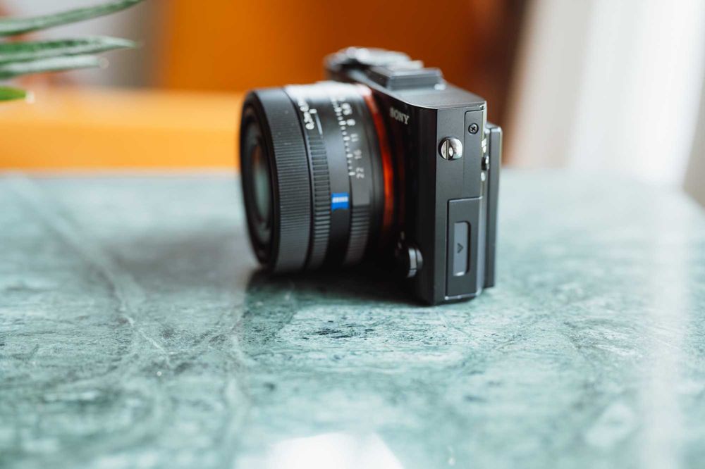 Sony RX1R II - Carl Zeiss Sonnar 35mm f/2.0