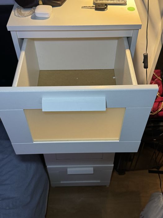 Cómoda com 4 gavetas