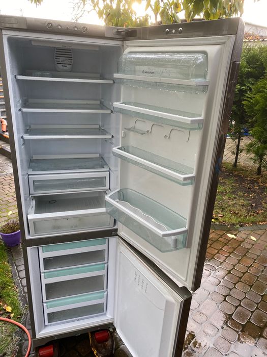 Lodówka lodówko-zamrażarka Ariston 200cm mbl2022 c