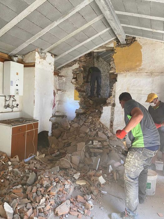 Empresa Decimeficiente, Construção a raiz e remodelações