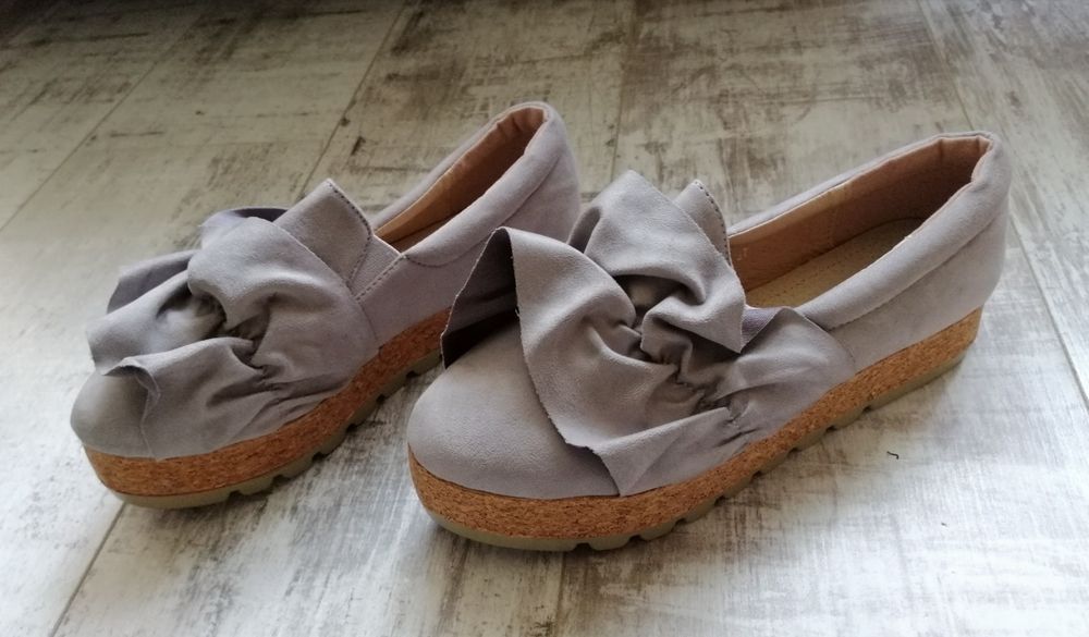 Nowe espadryle damskie rozmiar 37 z ozdobnymi falbanami