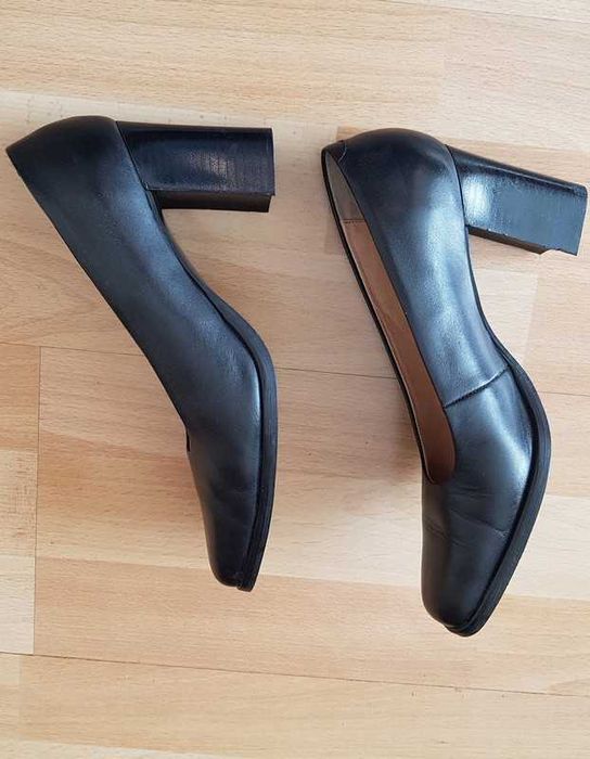 skórzane buty na obcasie r.37