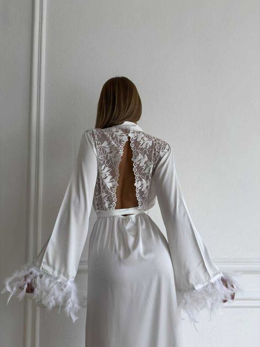 Розкішний атласний халат з мереживом і пір’ям, новий