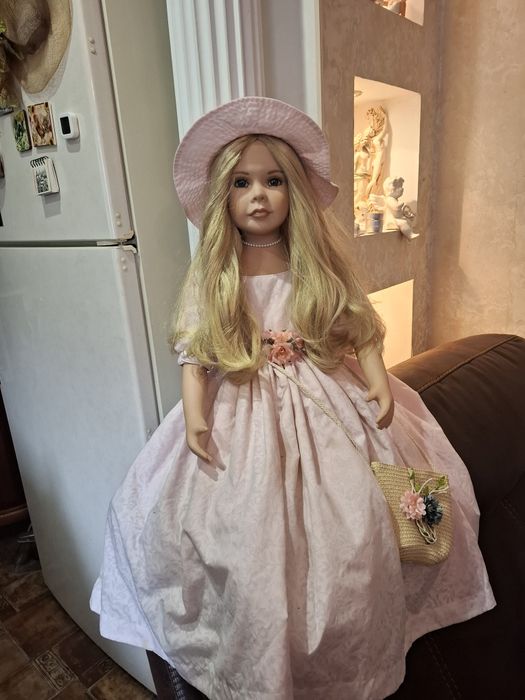 Коллекционная,редкая фарфоровая кукла