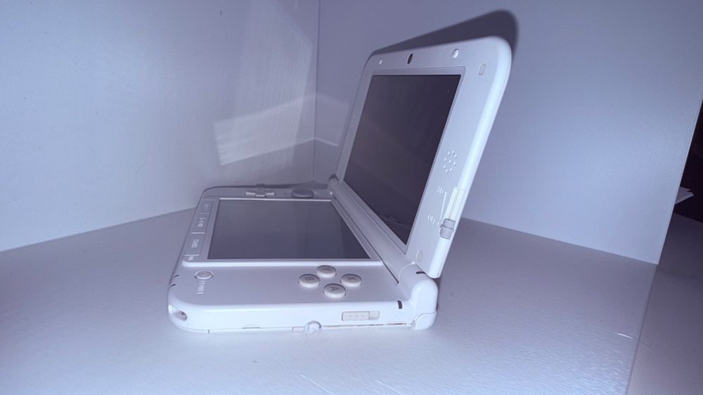 Nintendo 3DS XL Branca - como nova + Cópia Digital de Mario Kart 7