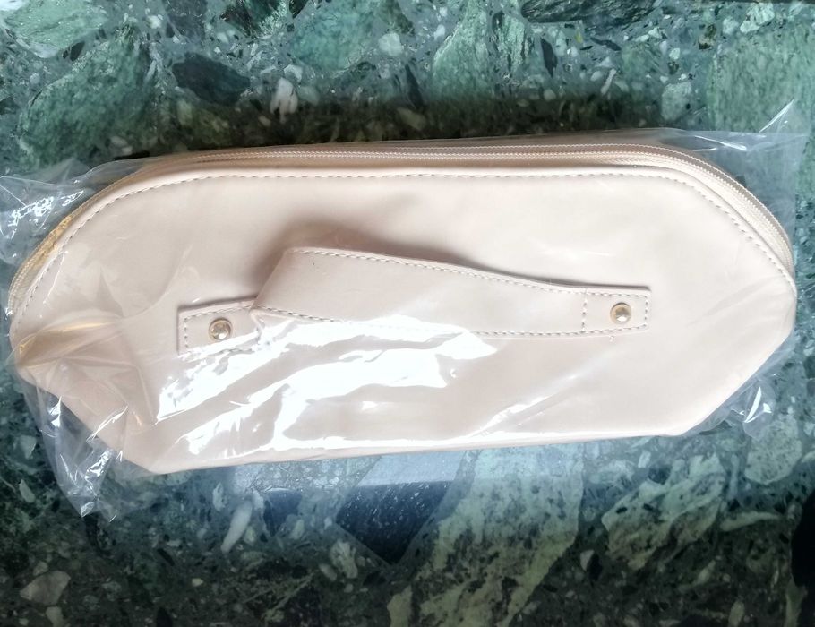Kosmetyczka Triumph 20cm na 12cm, wysokość 11cm