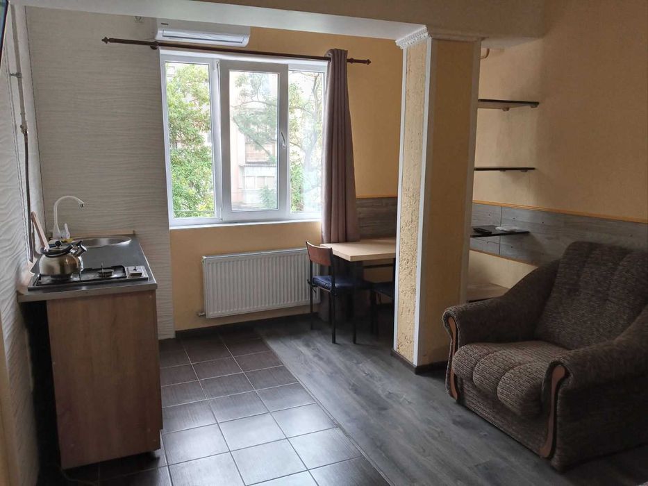 Квартира в центрі подобово 600 грн., погодинно 300. Документи