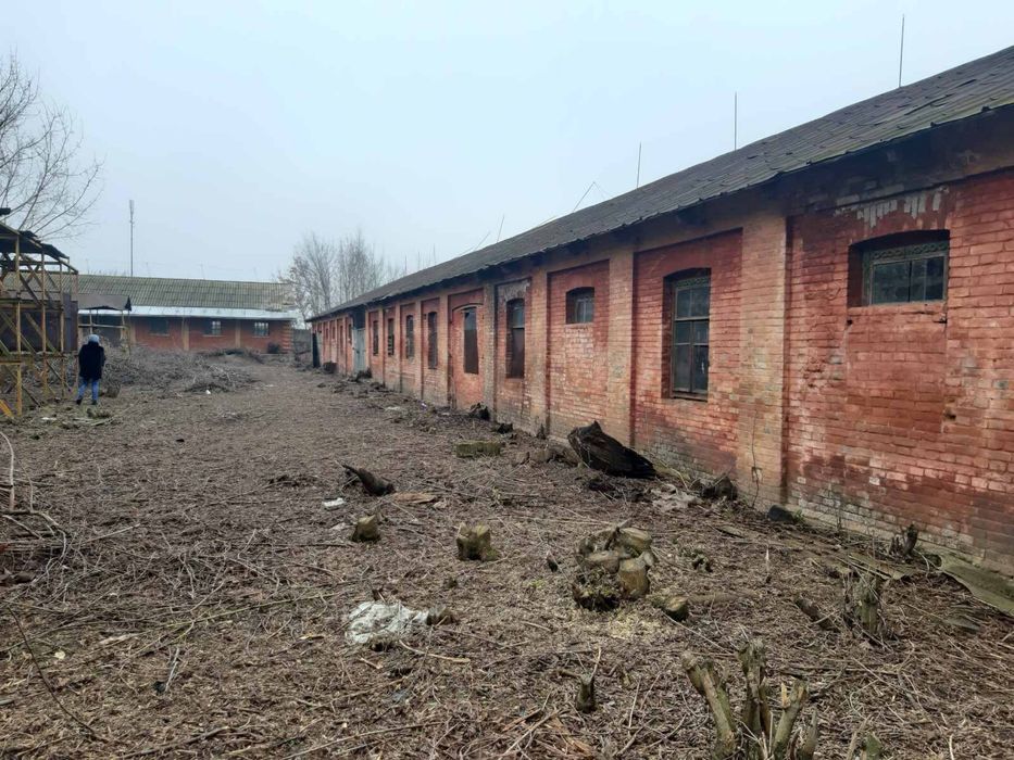 Продаються складські приміщення(площею 1366 кв. м.)0.86 га