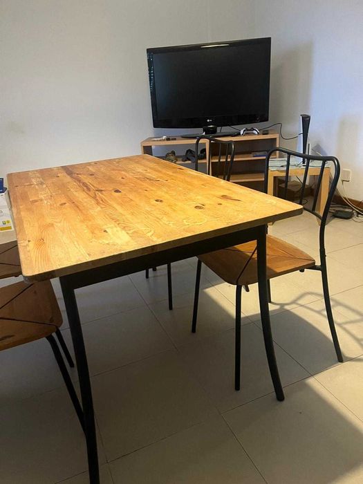 Mesa de jantar + 4 cadeiras | Estilo Industrial em mandeira | Bom estado