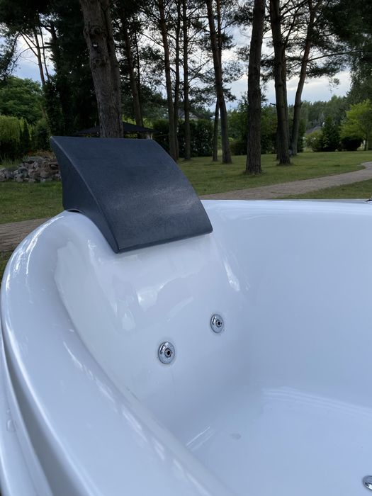 Wanna narożna z hydromasażem