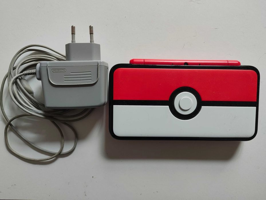 Nintendo 2DS - EDIÇÃO ESPECIAL POKÉ BALL! (Desbloqueada)