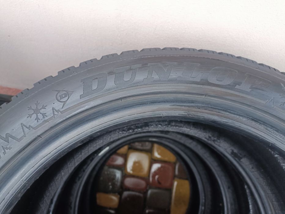 Комплект зимових шин 205/50 R17  Dunlop